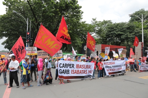 Famers and organizers from Hacienda Luisita protest the distribution of lands in front the House of Representatives in Manila. Photo courtesy of R. Lozada